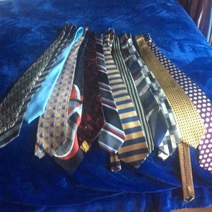 Pack of 13 men’s ties. All in perfect condition.